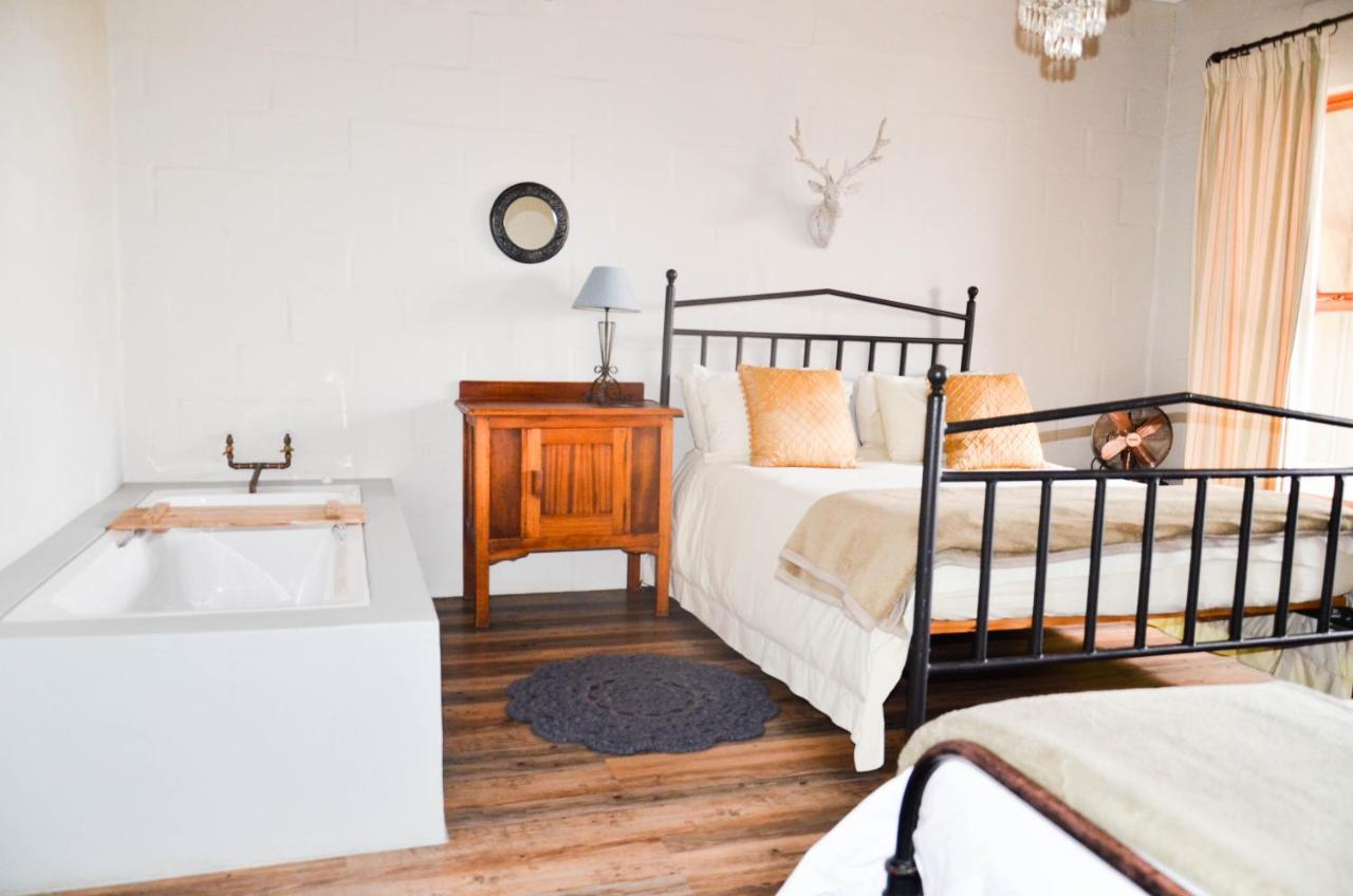The Stables Accommodation Лангебан Екстериор снимка
